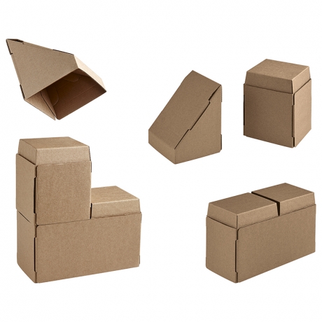 Emboîtement des différentes pièces en carton